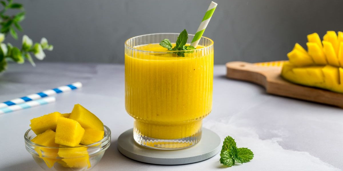Basischer Smoothie mit Mango und Minze