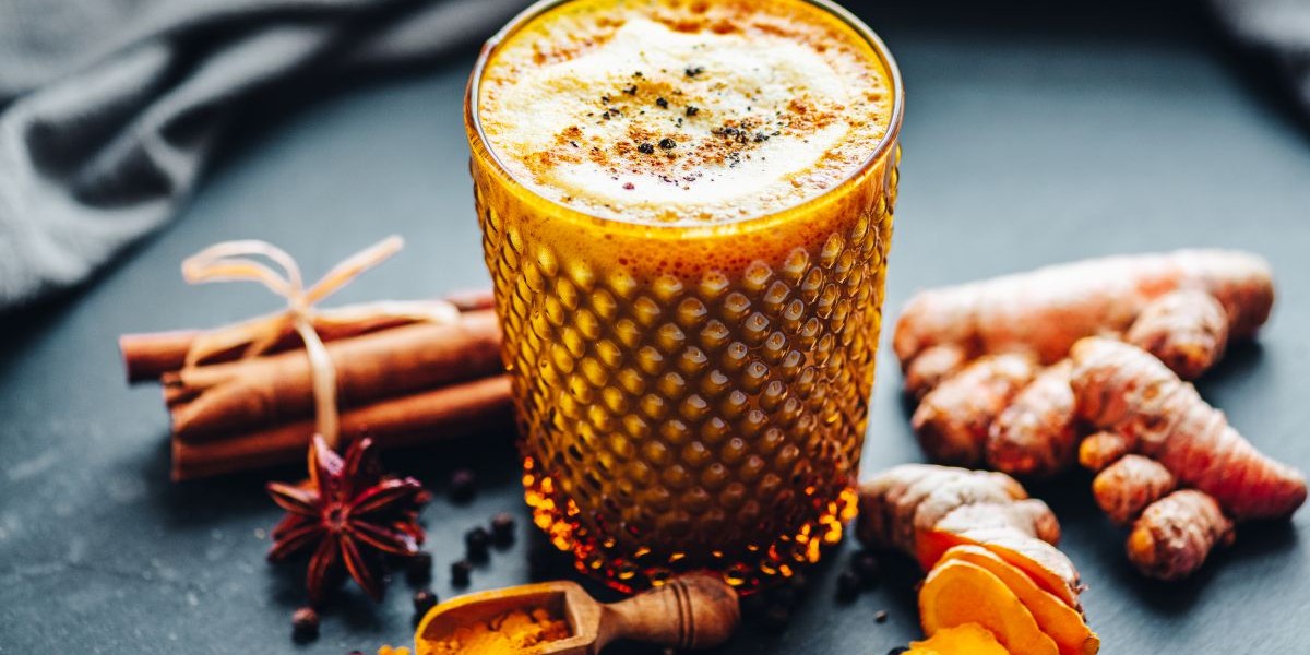 Basischer Orangen-Kurkuma-Punsch