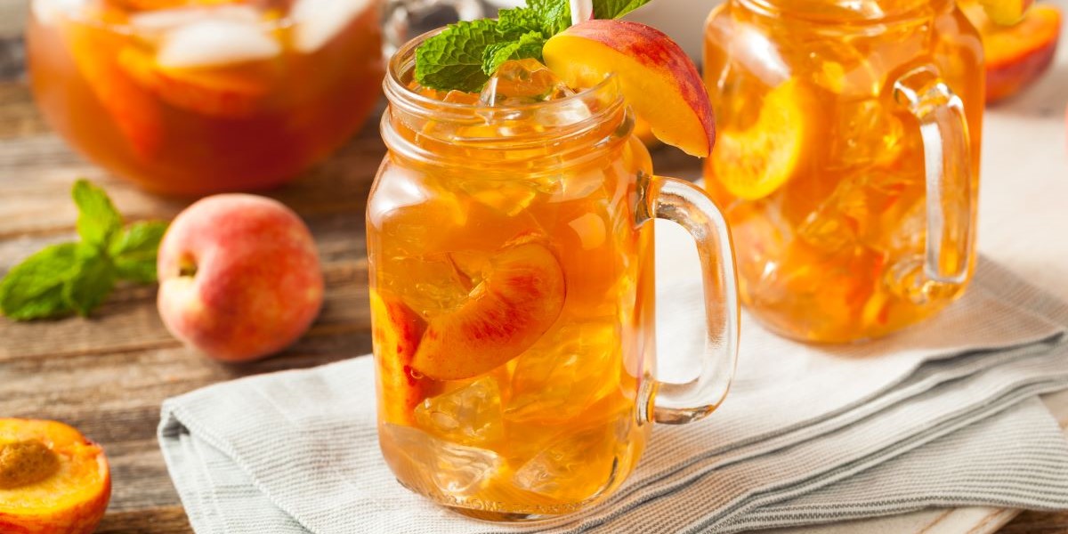 Basischer Eistee mit Pfirsich