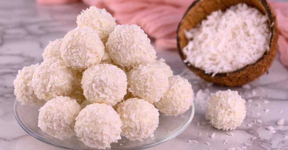 Almond-coconut energy balls