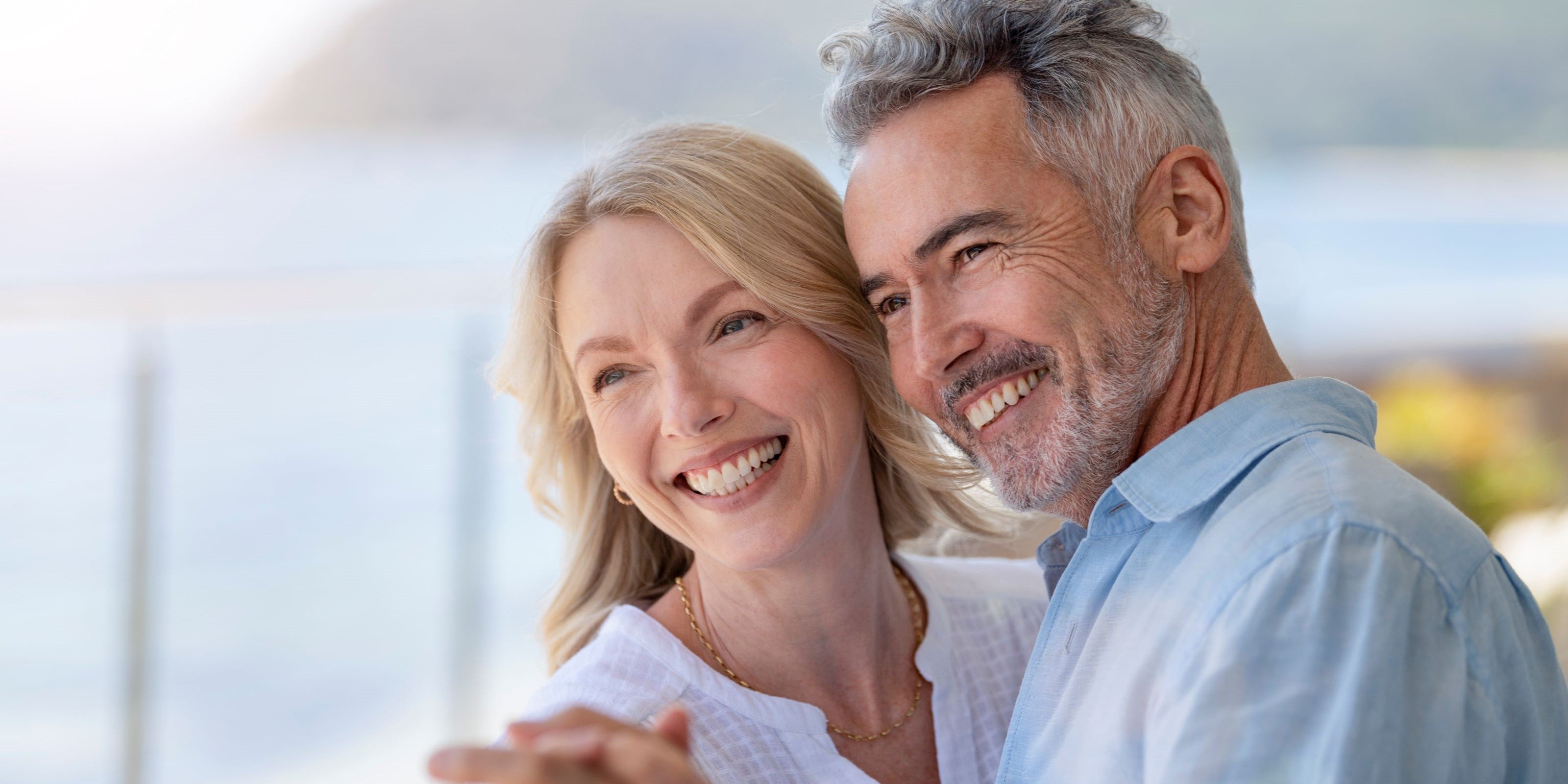 Älteres Paar tanzt zusammen