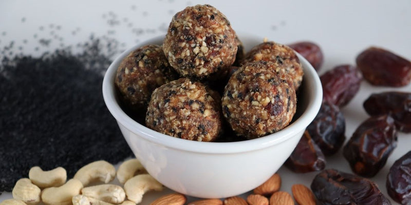 Basische Energiekugeln Mandel-Dattel