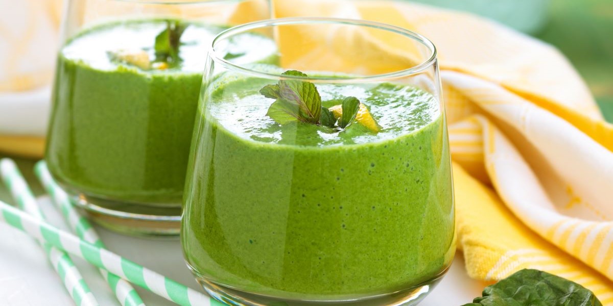 Grüner Smoothie mit Spinat und Banane