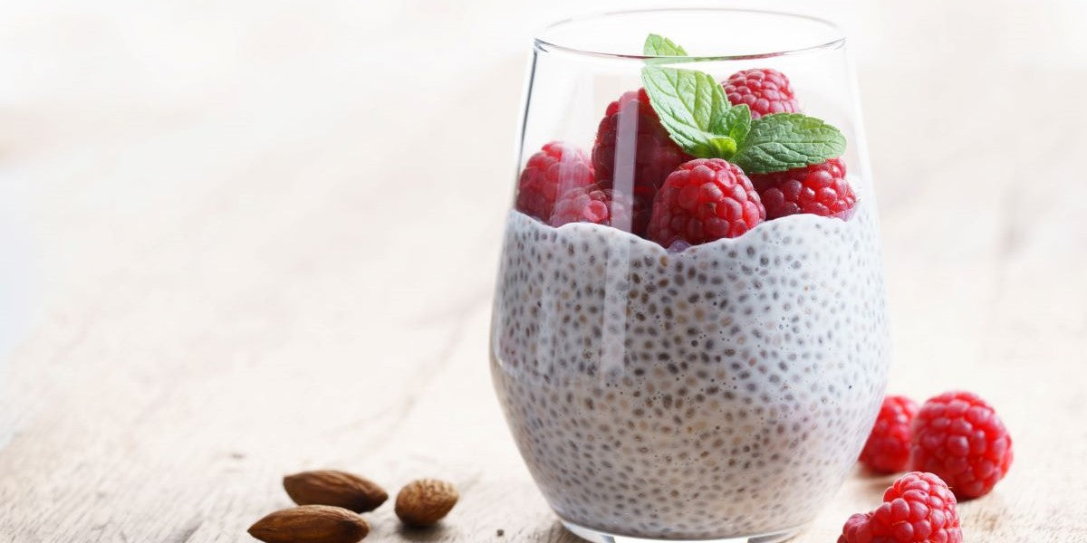Mandel-Chia-Pudding mit Beeren